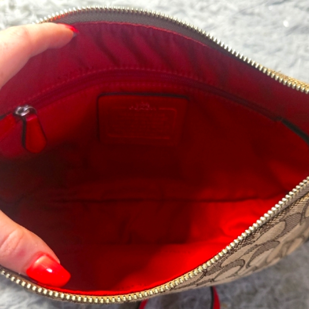 Coach Brown Signiture Mono W/ Red & Silver Hardware Crossbody (EUC)✨️❤️✨️ - Picture 7 of 9